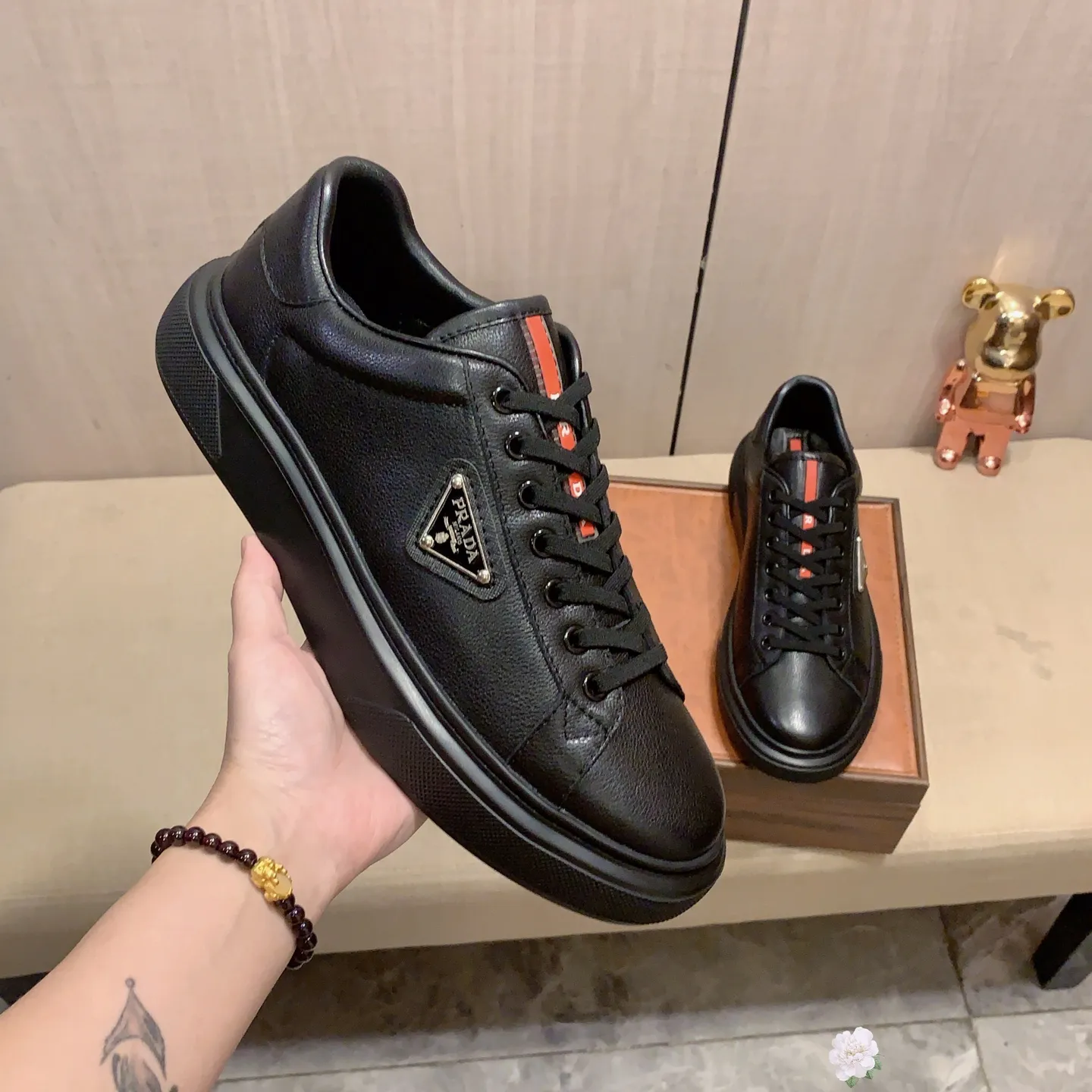 Men's men's shoes💰460💰💰🎩🎩[Lightning][Lightning] "PRADA*" The latest and most popular casual shoes, top brand [seduce] luxury ~ purchasing agency, top ~ quality. [Strong] The upper is made of imported breathable cowhide with material ➕ breathable sheepskin feet (•) and fine workmanship. The original stylish and stylish soft rubber wear-resistant and non-slip outsole is light and comfortable on the feet. The real thing looks better when photographed in person. 0128: Size: 38-44, 45 sizes can be customized, black, white